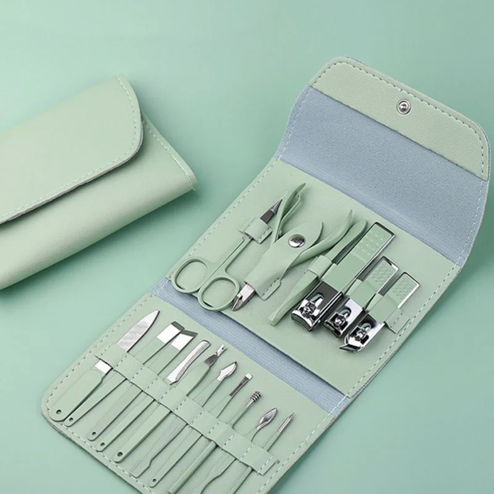 Mens Grooming Travel Kit - A must-have at home, a 16-piece