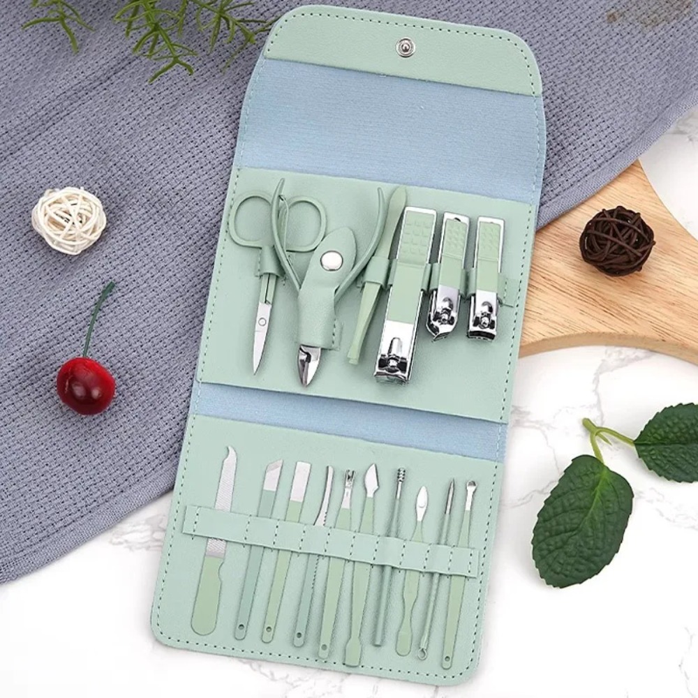 A must-have at home, a 16-piec - Mens Grooming Travel Kit ulasan dan harga