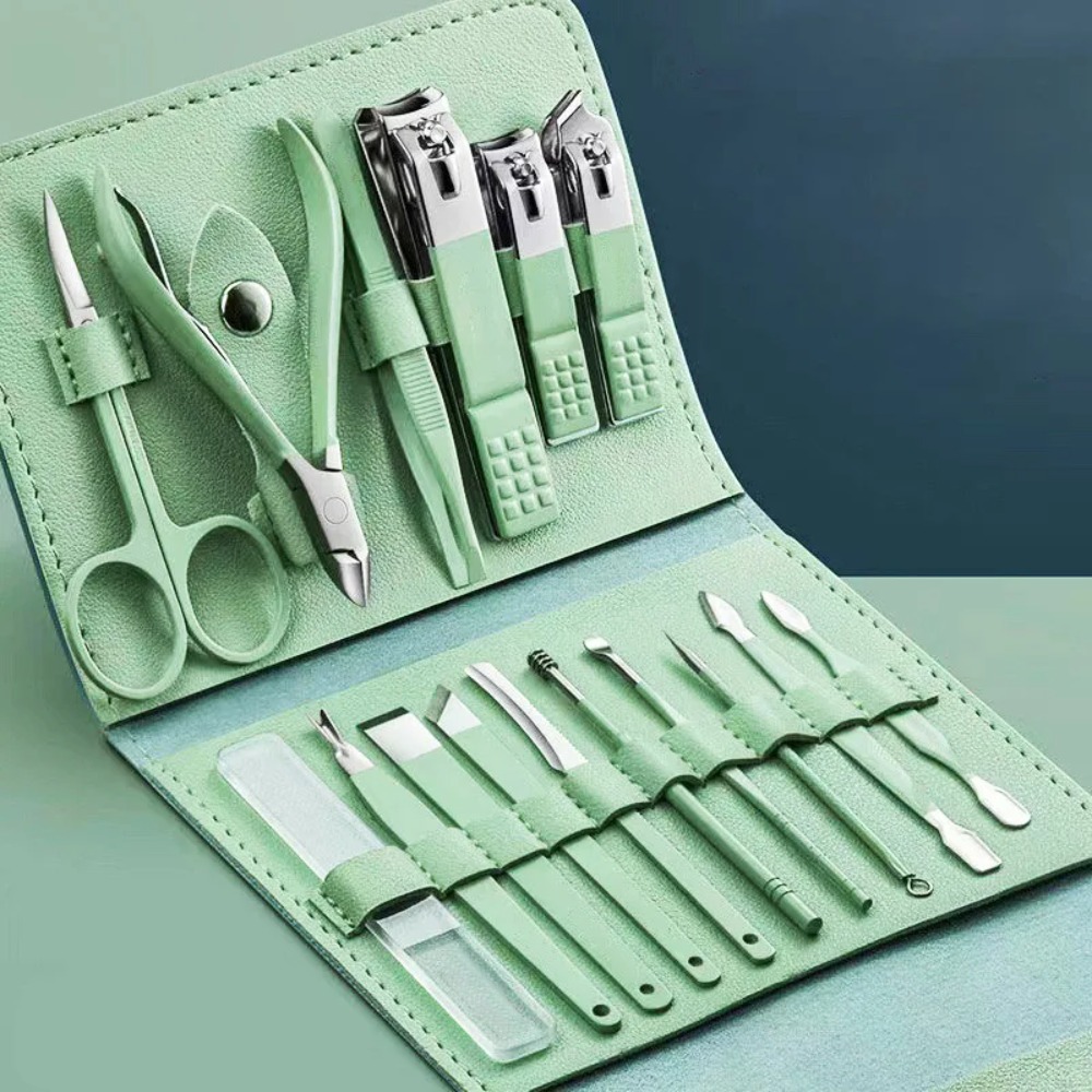 A must-have at home, a 16-piec - Mens Grooming Travel Kit ulasan dan harga