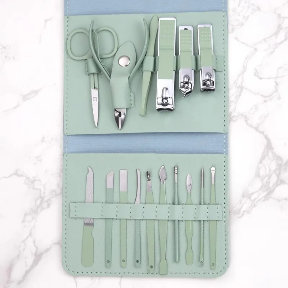 A must-have at home, a 16-piec - Mens Grooming Travel Kit ulasan dan harga